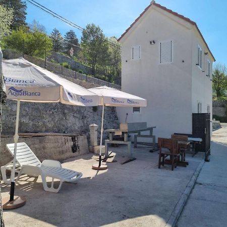 Apartamento Porto Njegusi A2 Cetinje Exterior foto