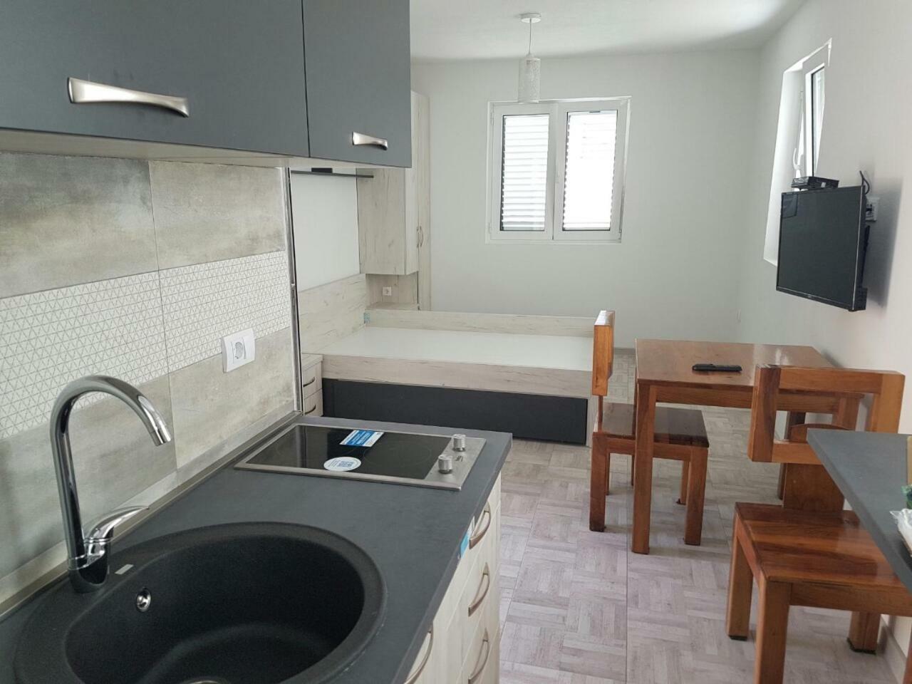 Apartamento Porto Njegusi A2 Cetinje Exterior foto