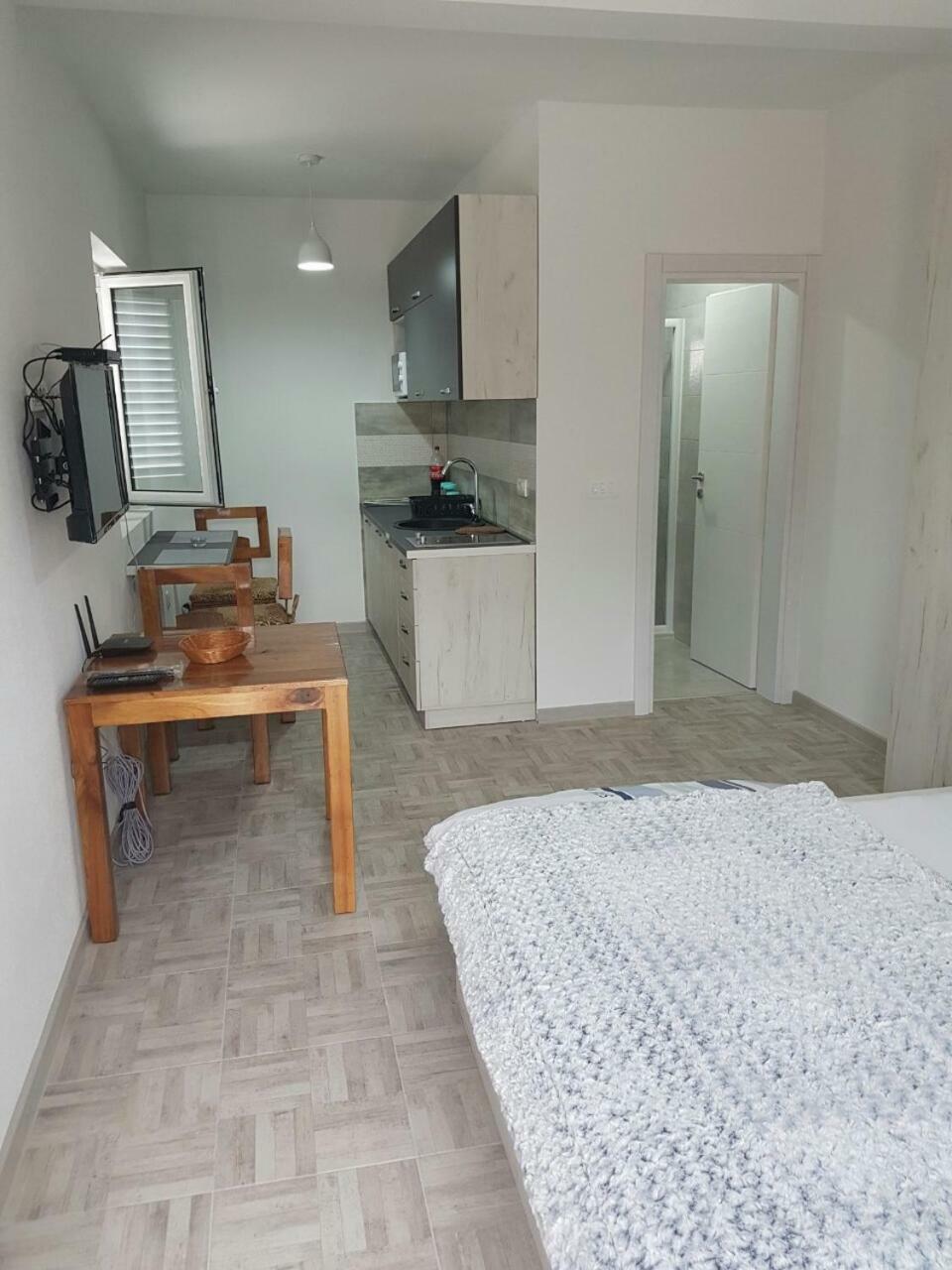 Apartamento Porto Njegusi A2 Cetinje Exterior foto
